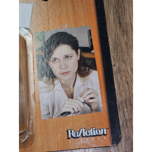 The Office ReAction Figures Wave 2 Pam Beesly (Dundie ) - Picture 2 of 6